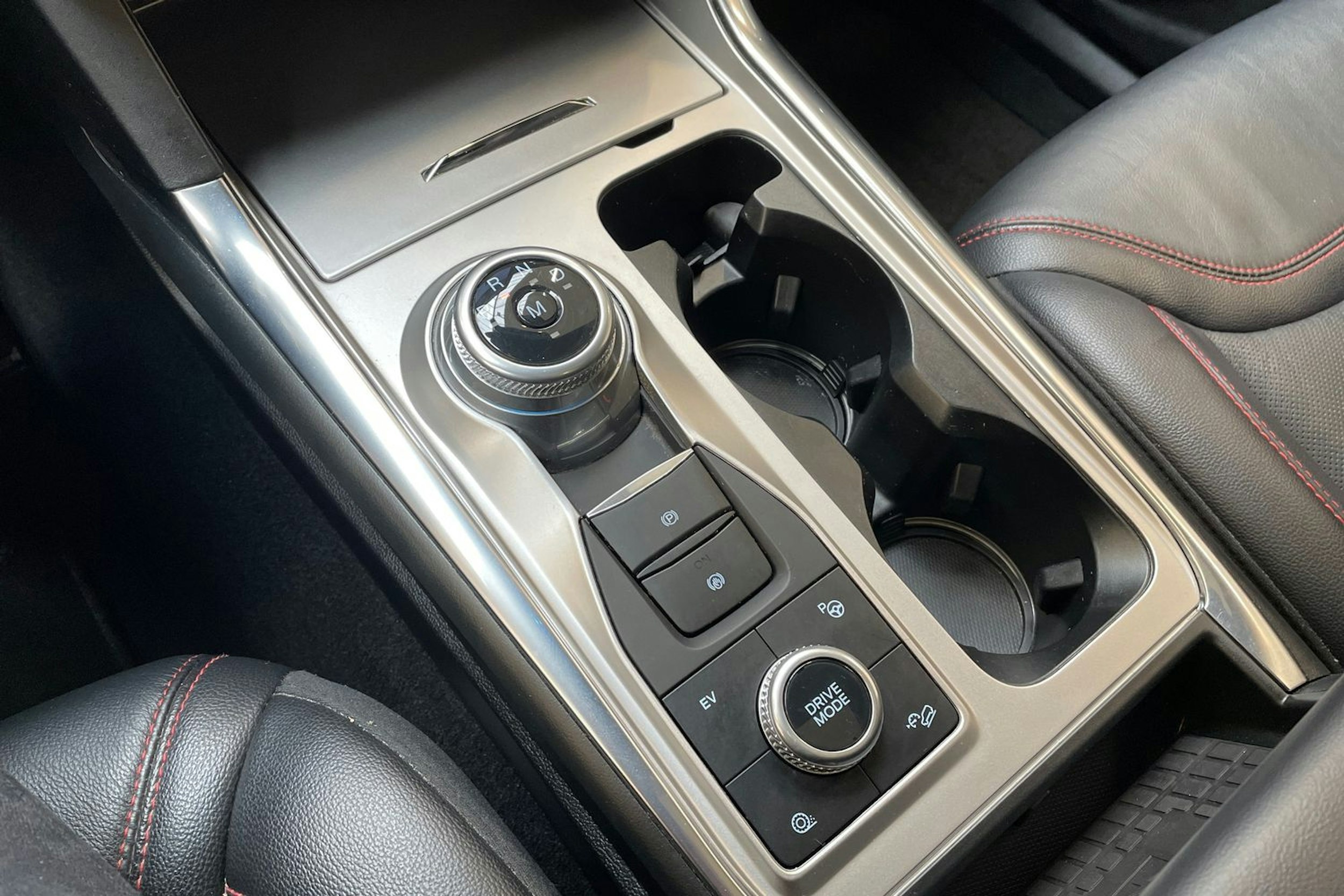 harmaa Ford Explorer 2020 kuva 23.