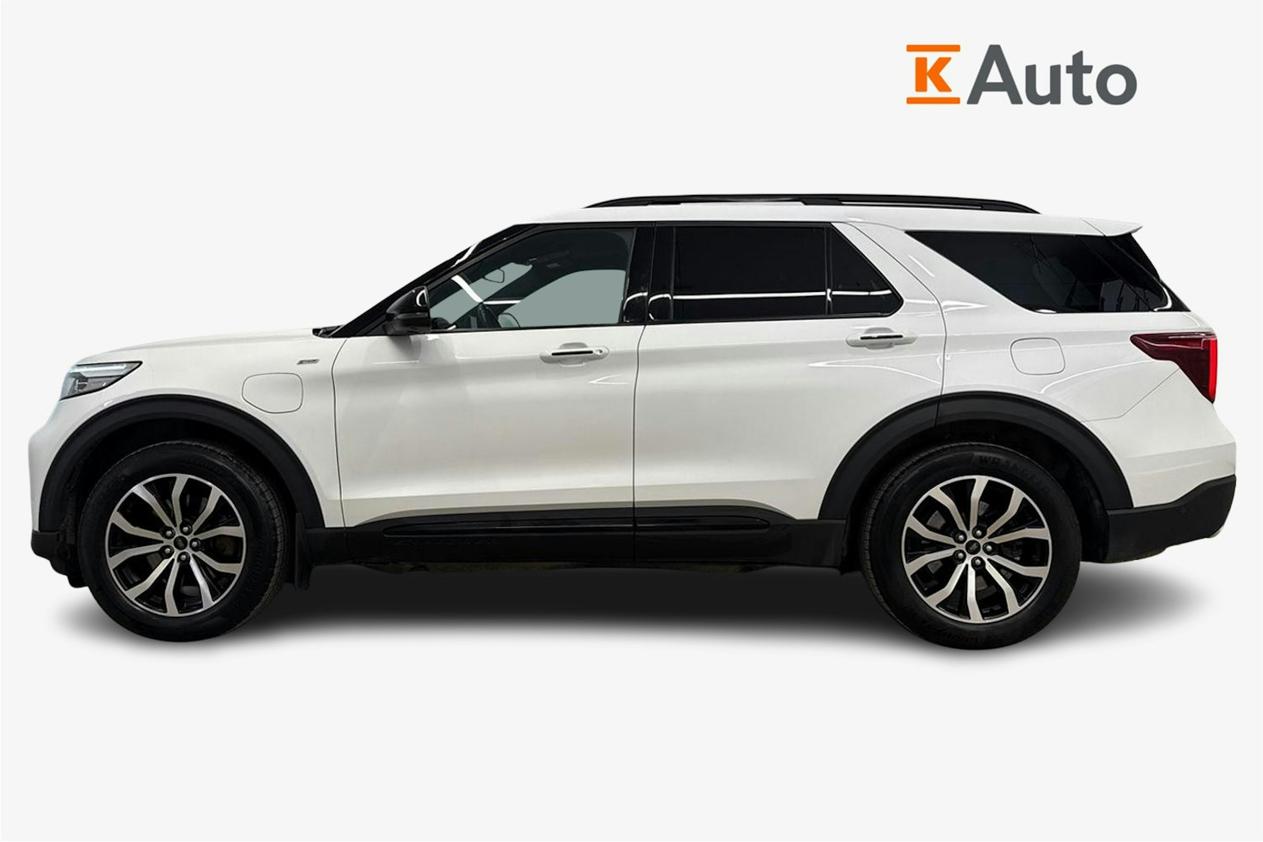 valkoinen Ford Explorer 2021 kuva 5.
