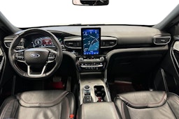valkoinen Ford Explorer 2021 kuva 7.
