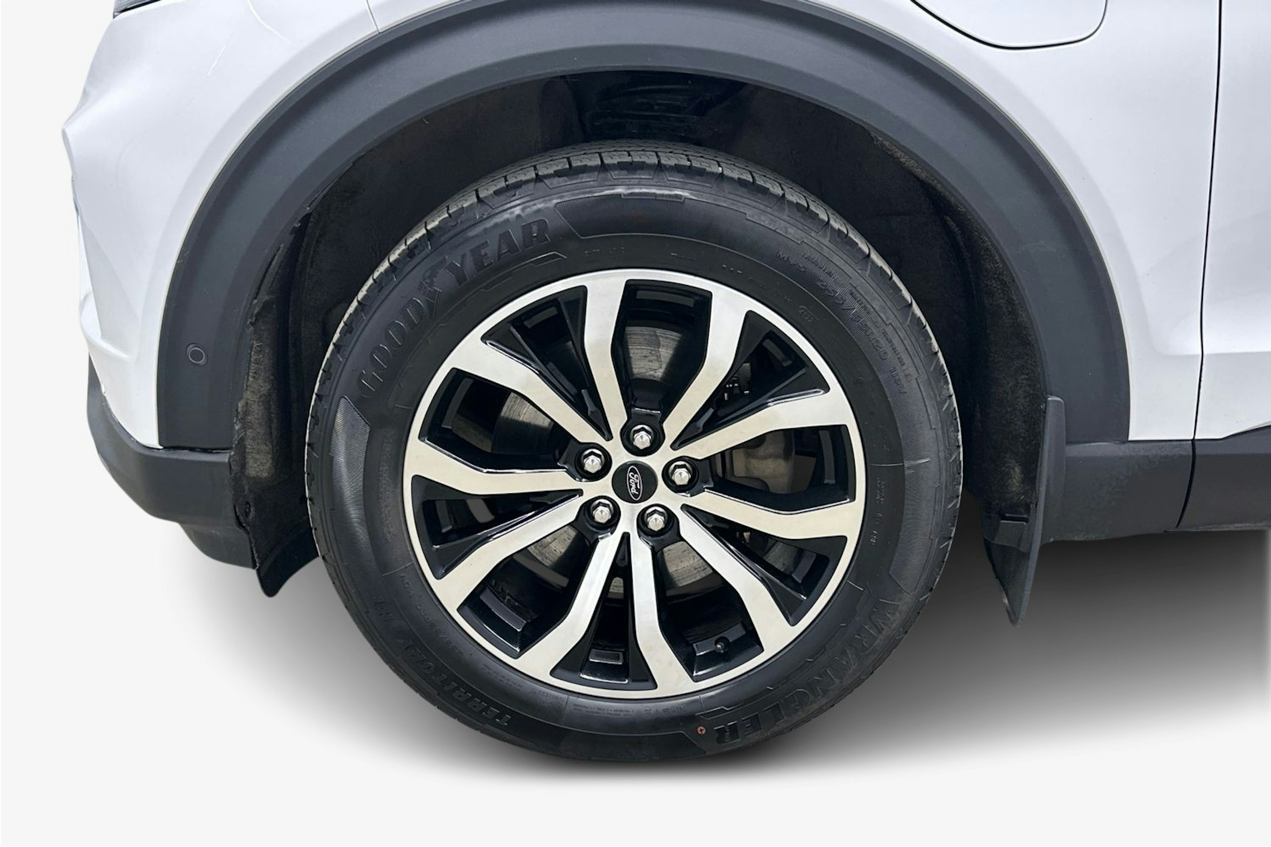 valkoinen Ford Explorer 2021 kuva 9.