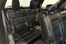 valkoinen Ford Explorer 2021 kuva 11.