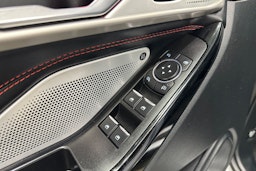 valkoinen Ford Explorer 2021 kuva 17.