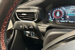 valkoinen Ford Explorer 2021 kuva 20.