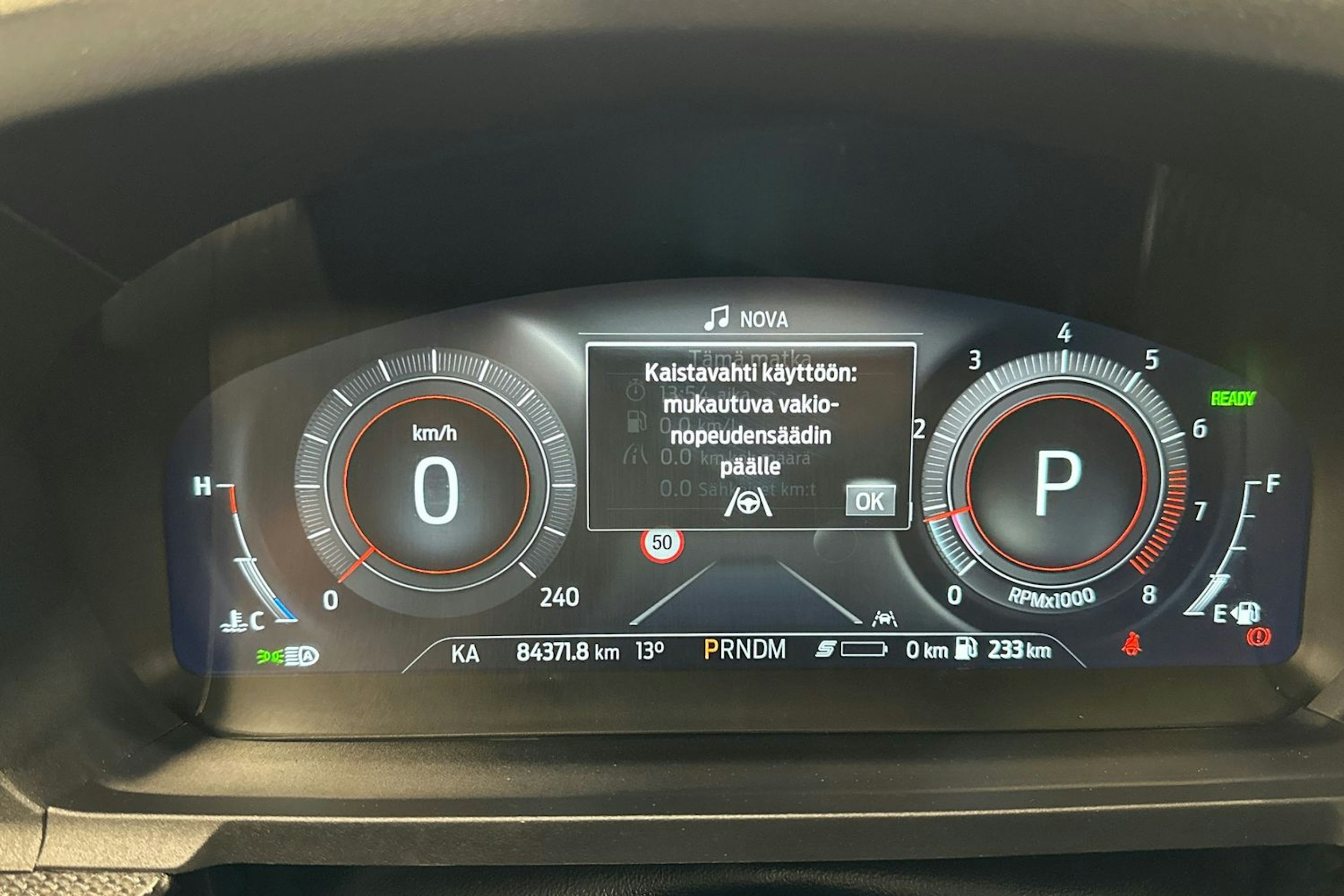 valkoinen Ford Explorer 2021 kuva 21.