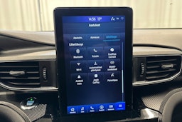 valkoinen Ford Explorer 2021 kuva 23.