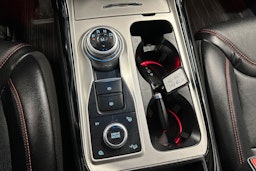 valkoinen Ford Explorer 2021 kuva 29.