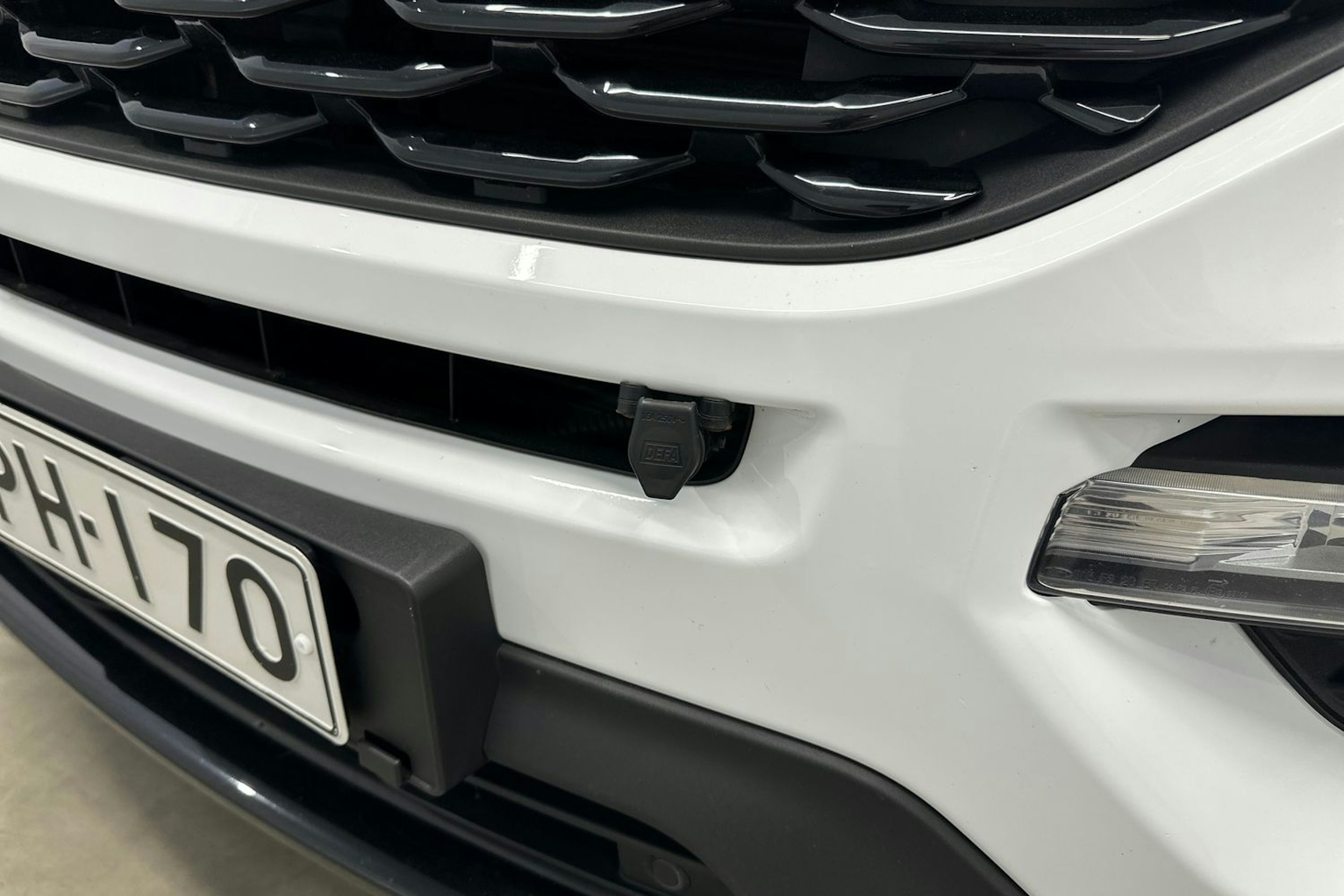 valkoinen Ford Explorer 2021 kuva 33.