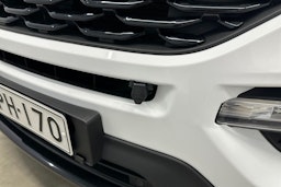 valkoinen Ford Explorer 2021 kuva 33.