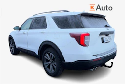 valkoinen Ford Explorer 2021 kuva 2.
