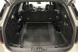 valkoinen Ford Explorer 2021 kuva 13.