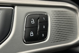 valkoinen Ford Explorer 2021 kuva 21.