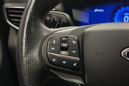 valkoinen Ford Explorer 2021 kuva 23.