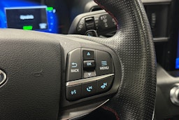 valkoinen Ford Explorer 2021 kuva 24.