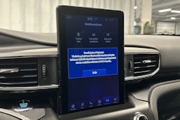 valkoinen Ford Explorer 2021 kuva 27.