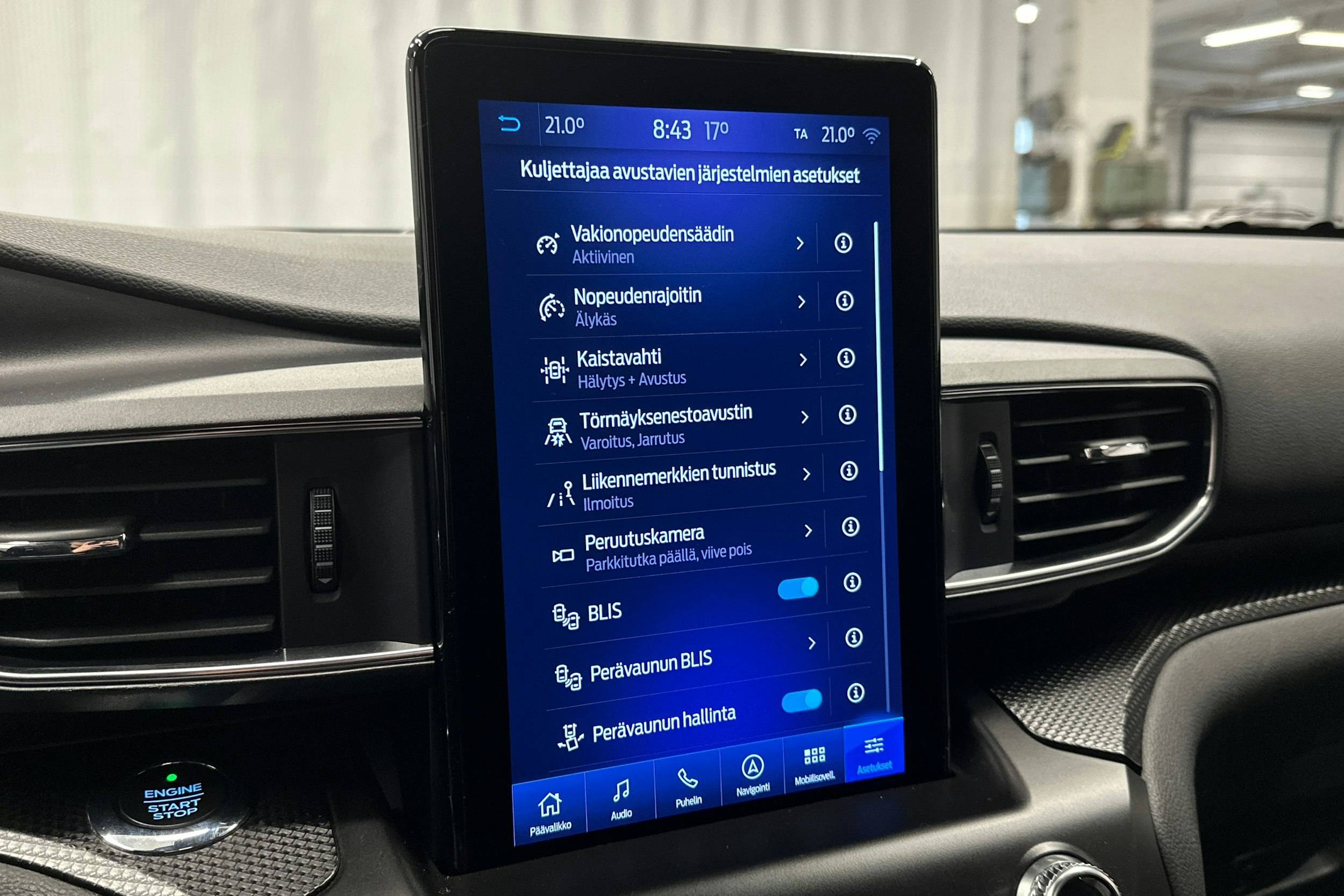 valkoinen Ford Explorer 2021 kuva 29.