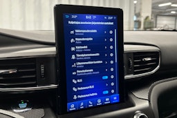 valkoinen Ford Explorer 2021 kuva 29.