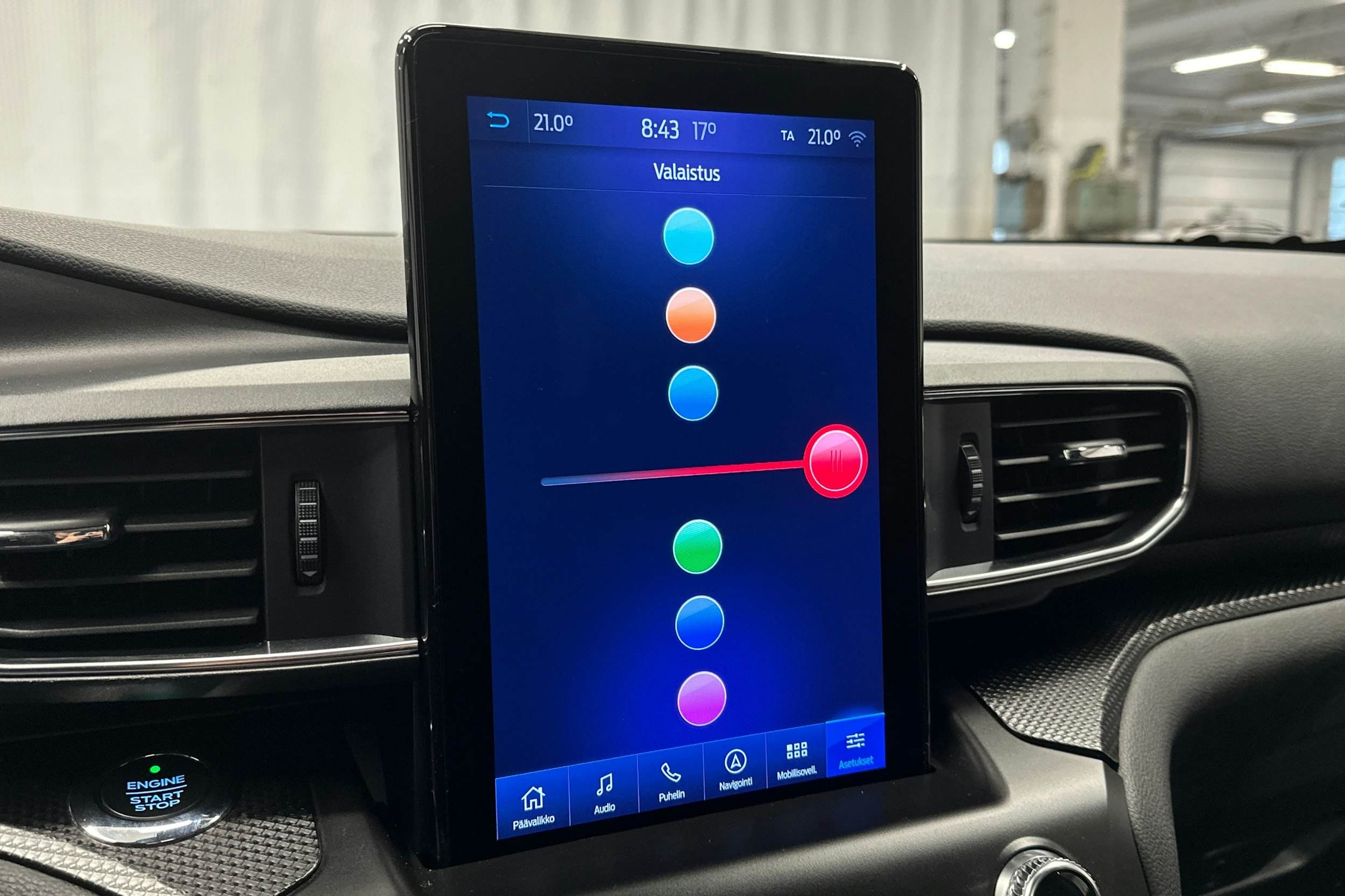 valkoinen Ford Explorer 2021 kuva 31.