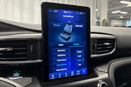 valkoinen Ford Explorer 2021 kuva 32.