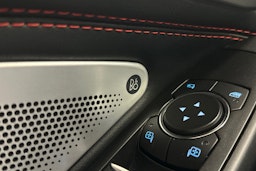 valkoinen Ford Explorer 2021 kuva 37.