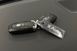 valkoinen Ford Explorer 2021 kuva 39.