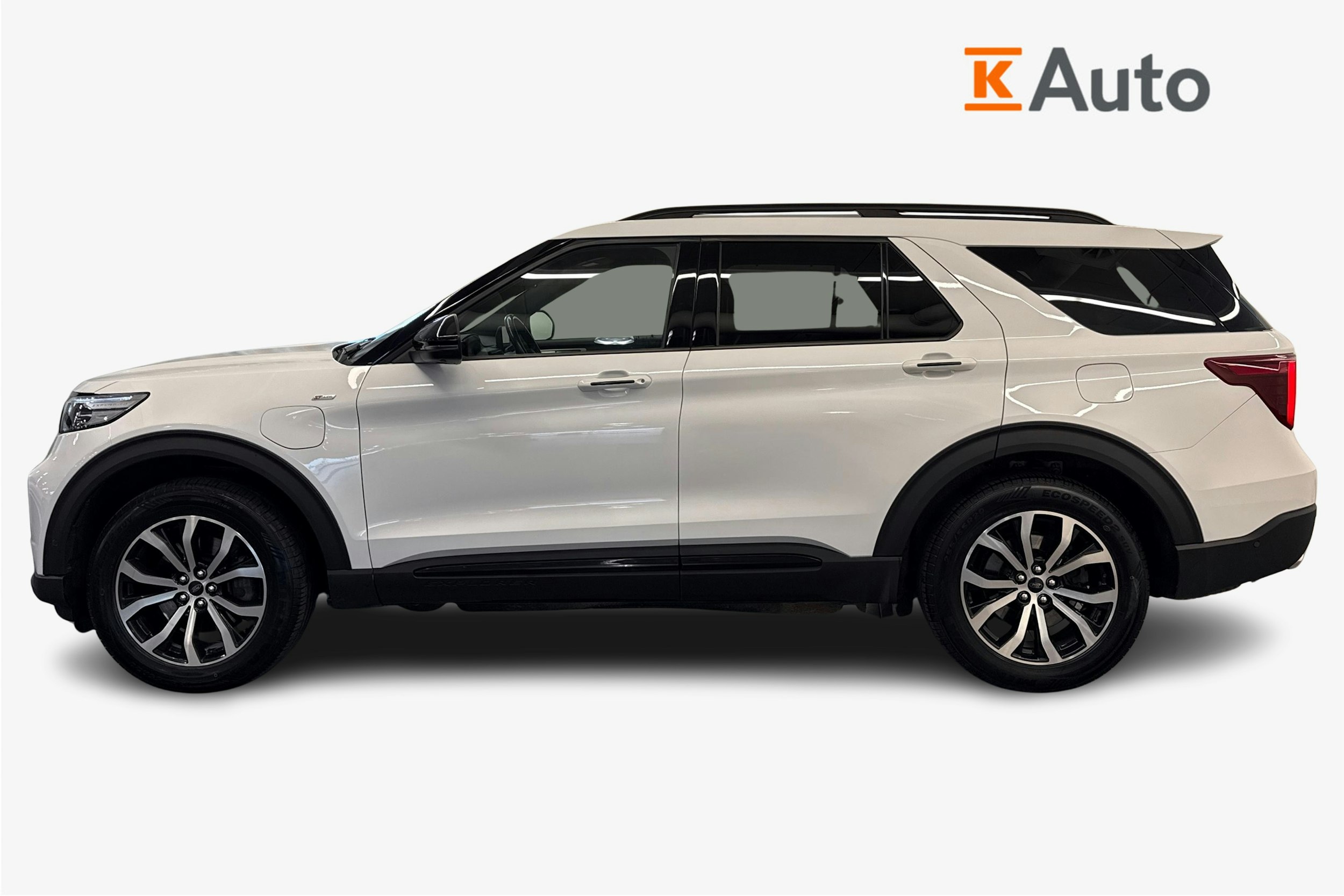Valkoinen Ford Explorer 2021 kuva 6.