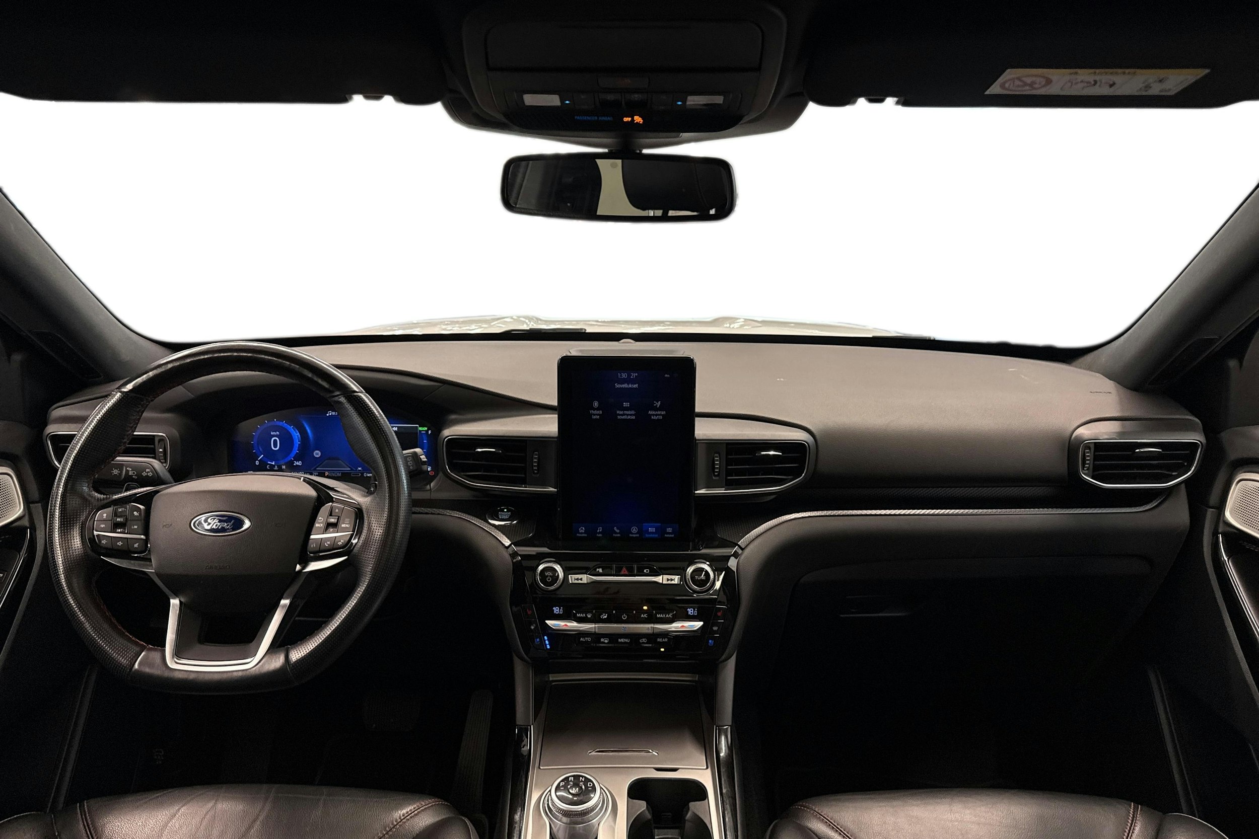 Valkoinen Ford Explorer 2021 kuva 9.