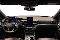 Valkoinen Ford Explorer 2021 kuva 9.