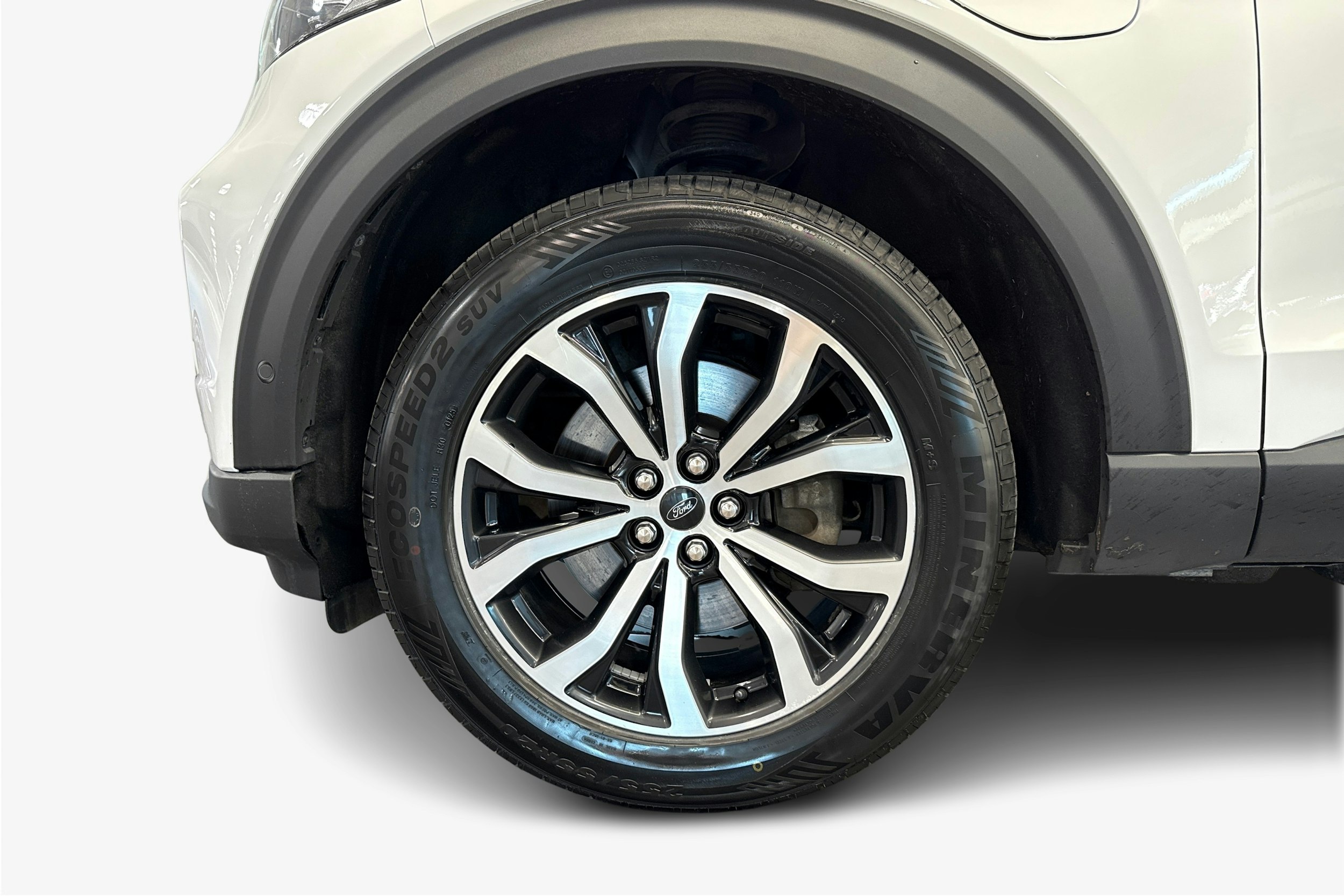 Valkoinen Ford Explorer 2021 kuva 11.