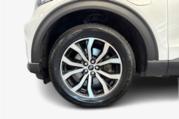 Valkoinen Ford Explorer 2021 kuva 11.