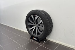 Valkoinen Ford Explorer 2021 kuva 13.