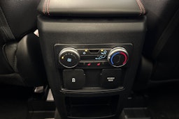 Valkoinen Ford Explorer 2021 kuva 16.
