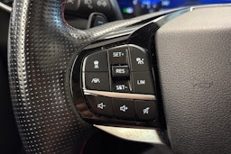 Valkoinen Ford Explorer 2021 kuva 23.