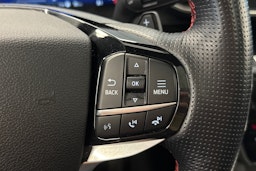 Valkoinen Ford Explorer 2021 kuva 24.