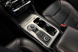 Valkoinen Ford Explorer 2021 kuva 27.