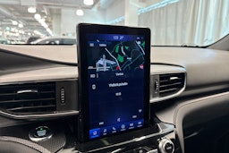 Valkoinen Ford Explorer 2021 kuva 31.