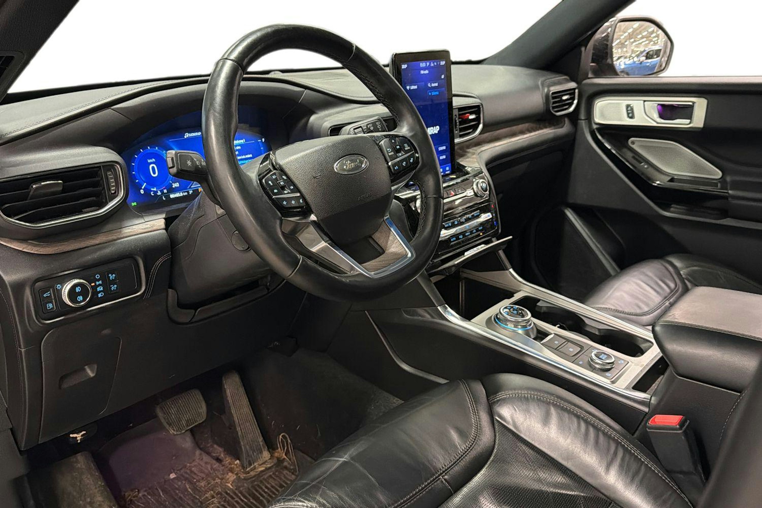 sininen Ford Explorer 2023 kuva 3.