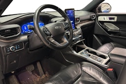 sininen Ford Explorer 2023 kuva 3.