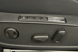 sininen Ford Explorer 2024 kuva 17.
