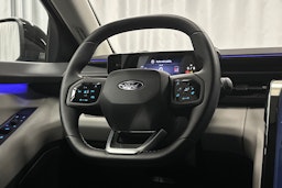 sininen Ford Explorer 2024 kuva 18.