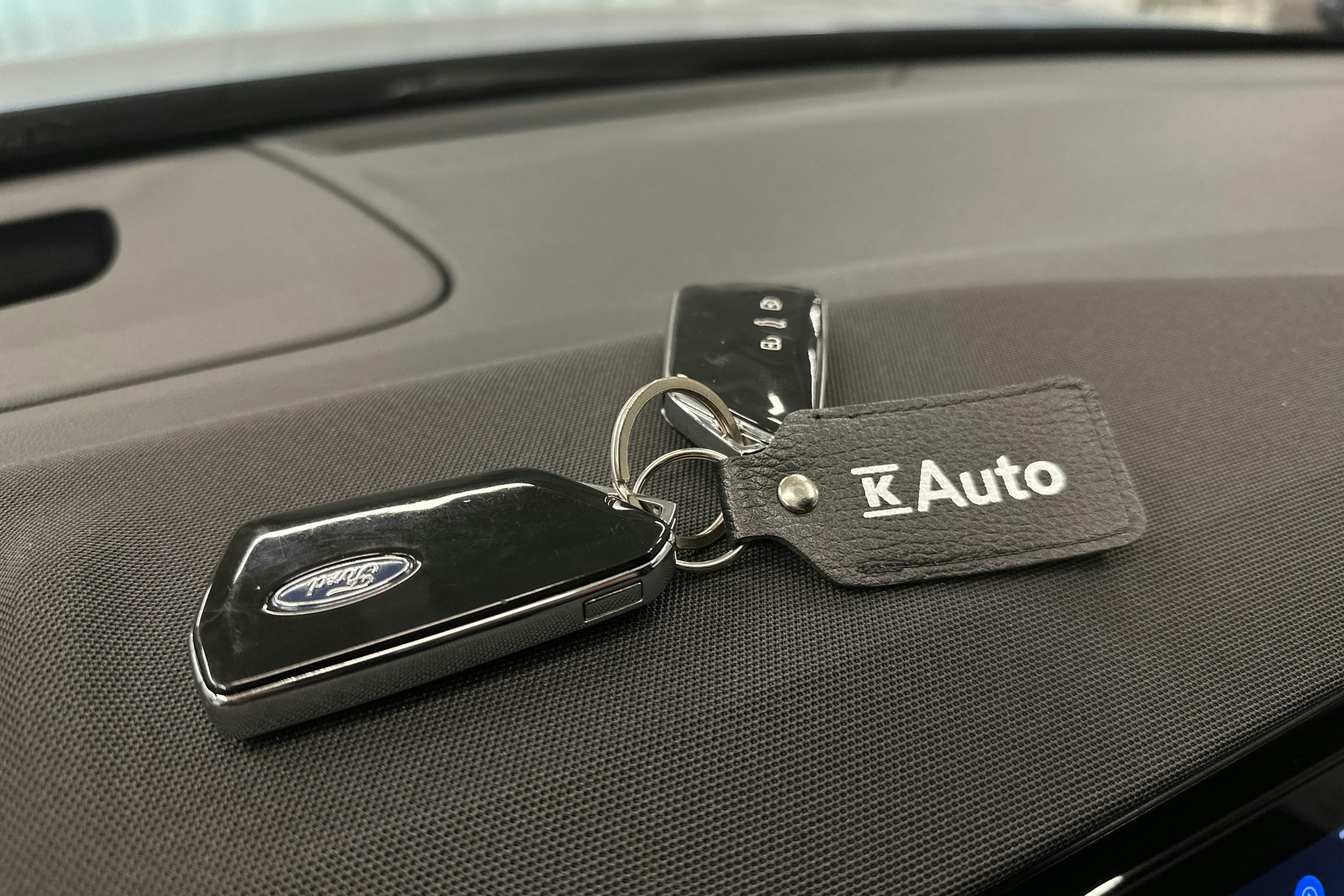 sininen Ford Explorer 2024 kuva 32.