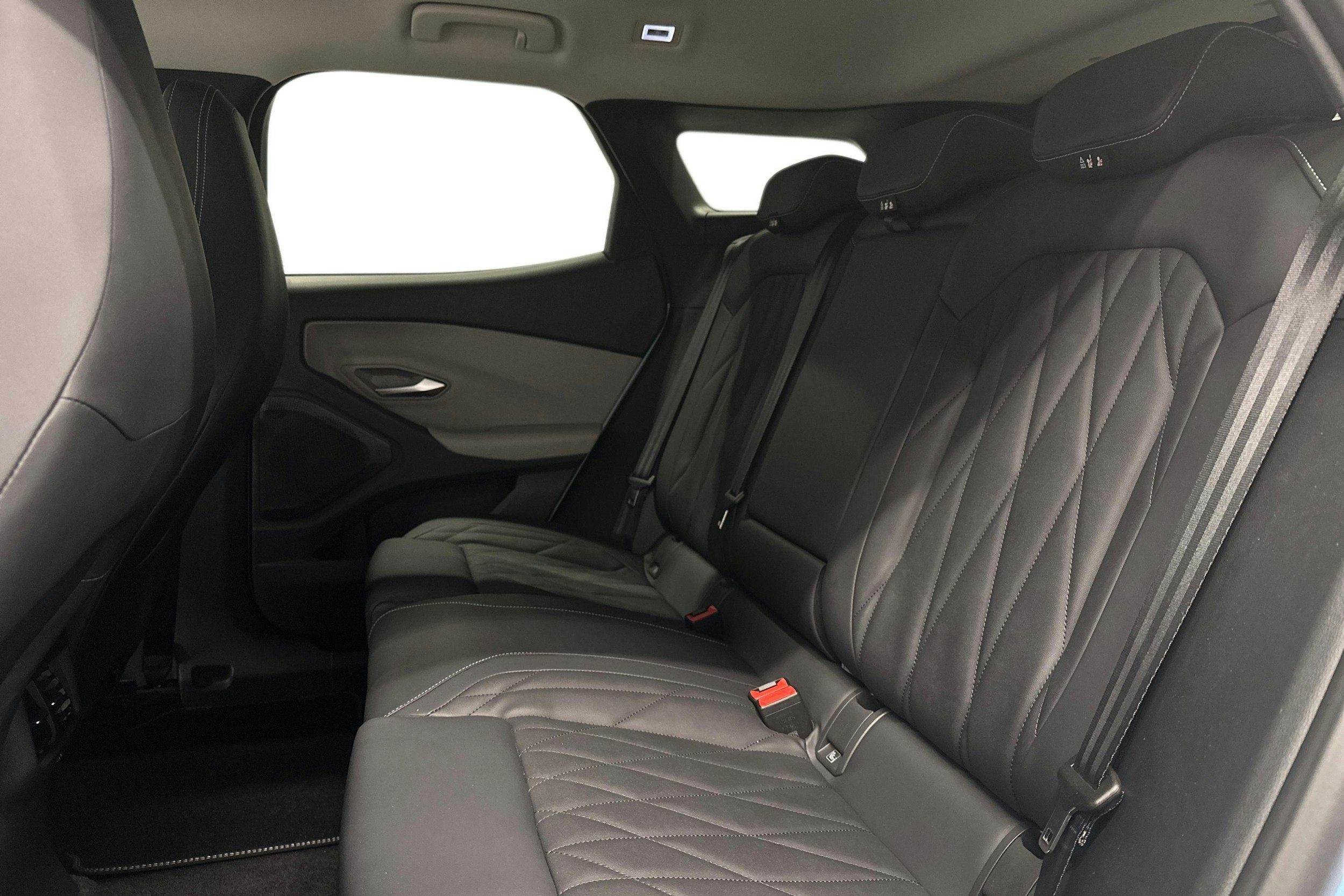 sininen Ford Explorer 2025 kuva 10.