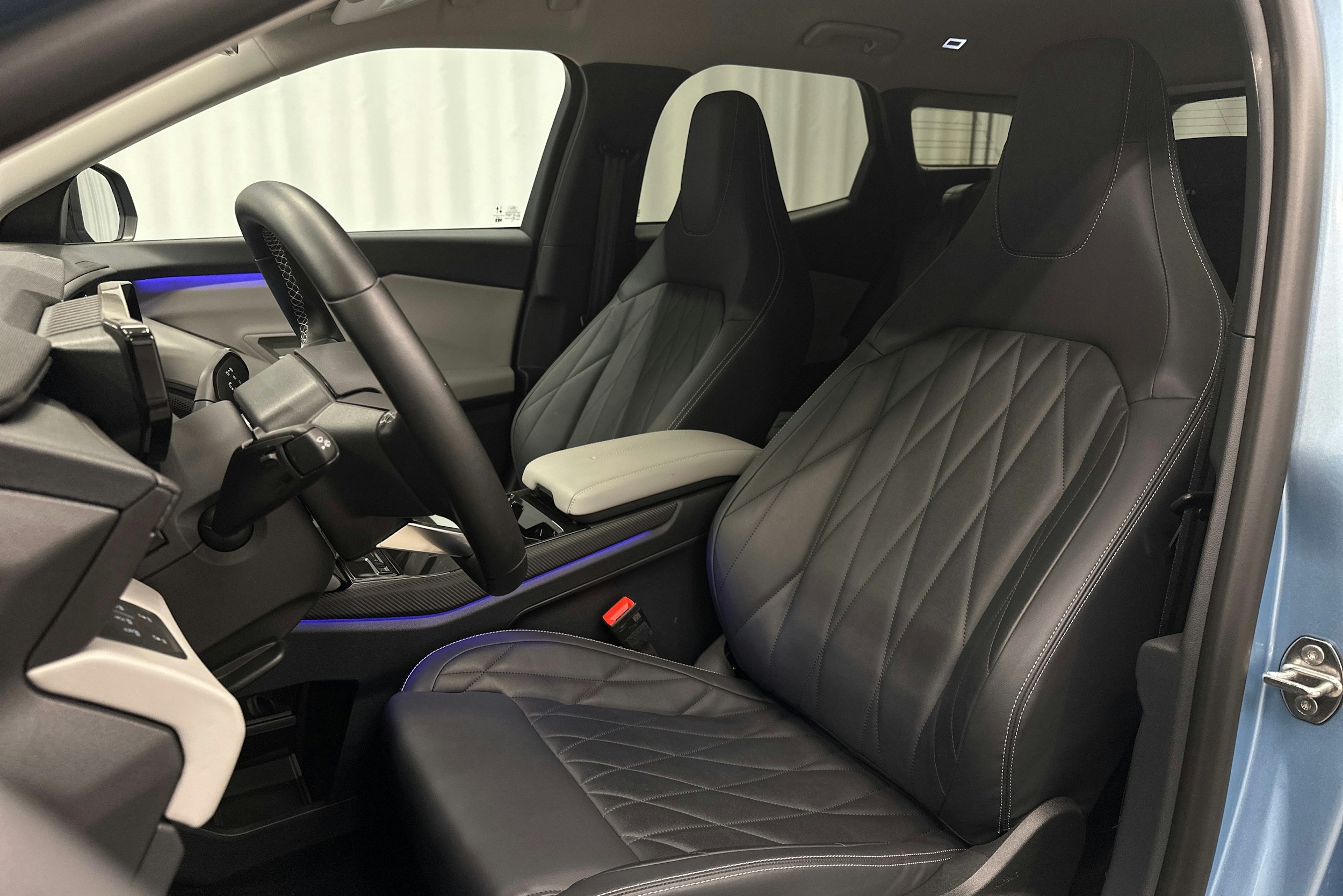 sininen Ford Explorer 2025 kuva 16.