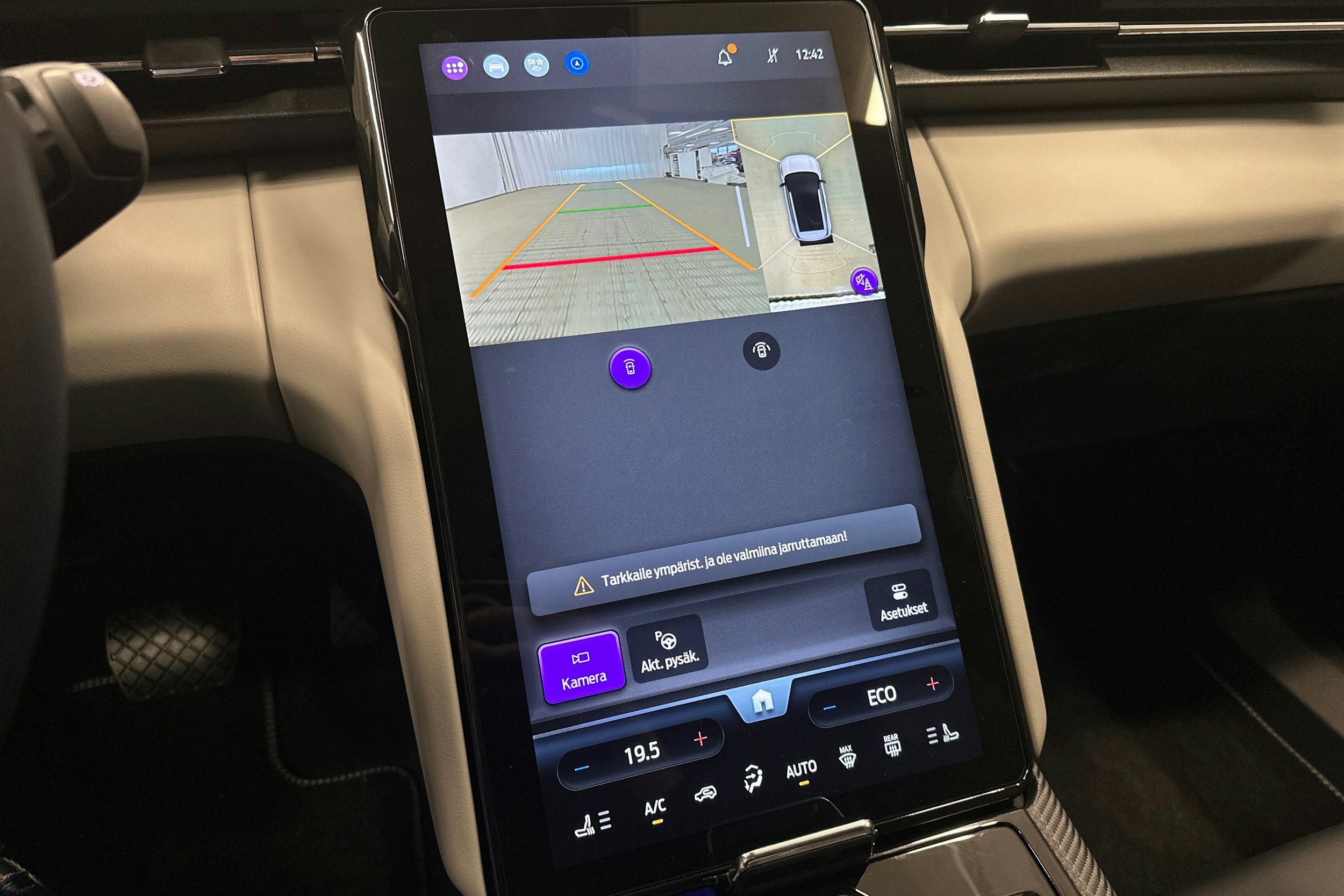 sininen Ford Explorer 2025 kuva 29.