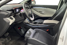 Valkoinen Ford Explorer 2025 kuva 6.