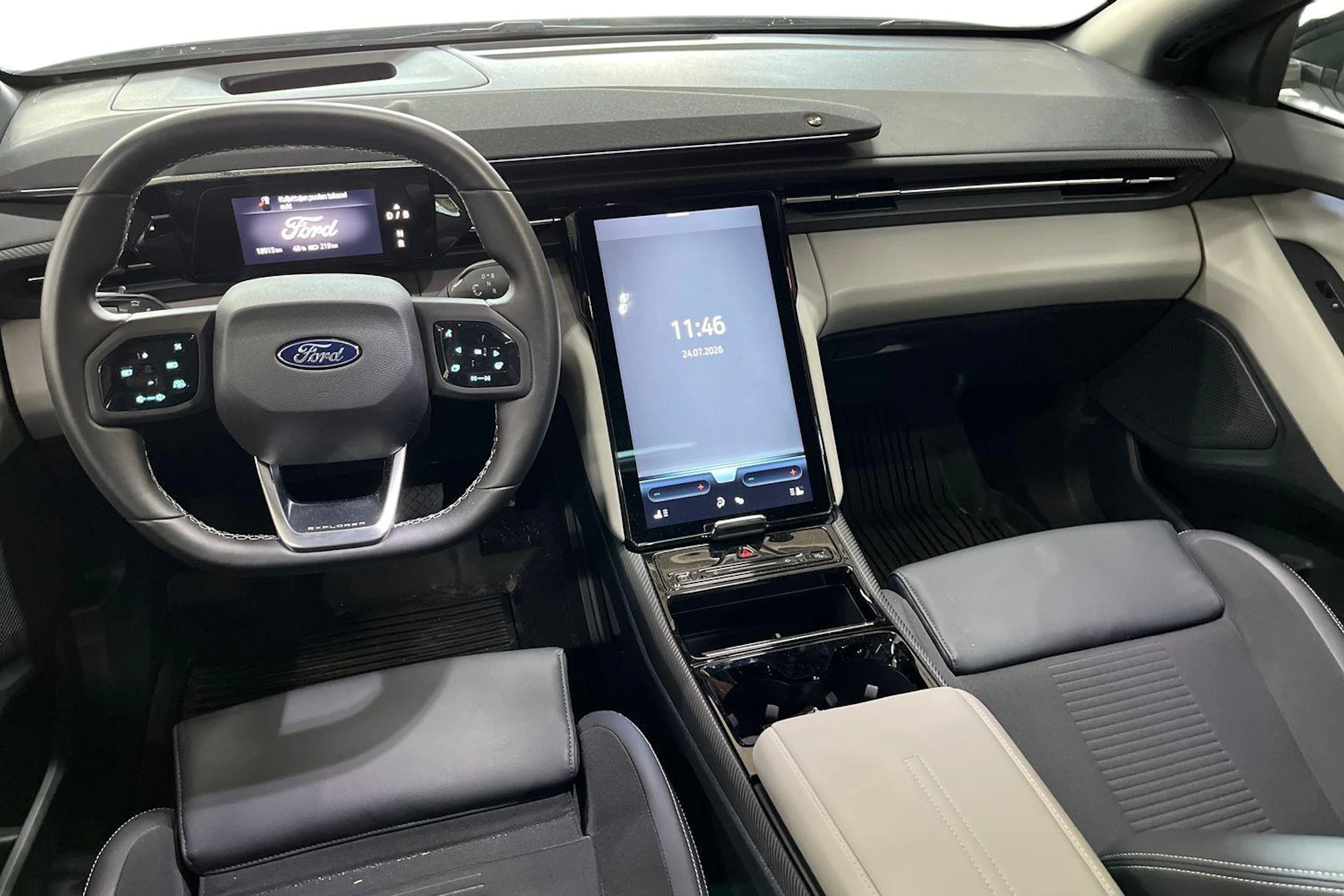 Valkoinen Ford Explorer 2025 kuva 7.