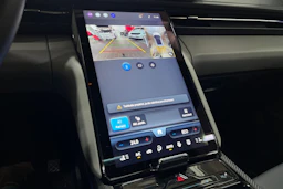Valkoinen Ford Explorer 2025 kuva 17.