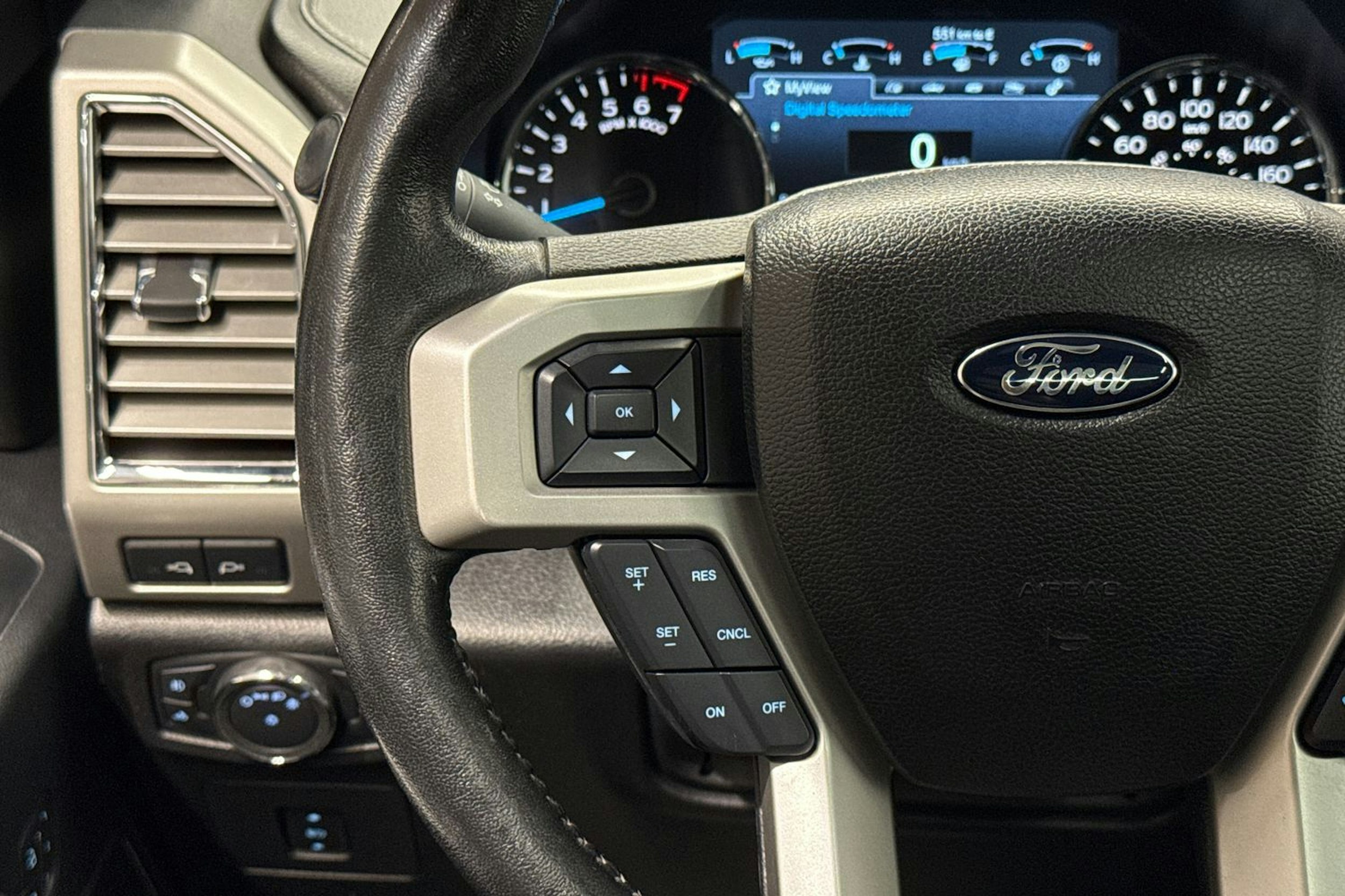 musta Ford F150 2015 kuva 11.
