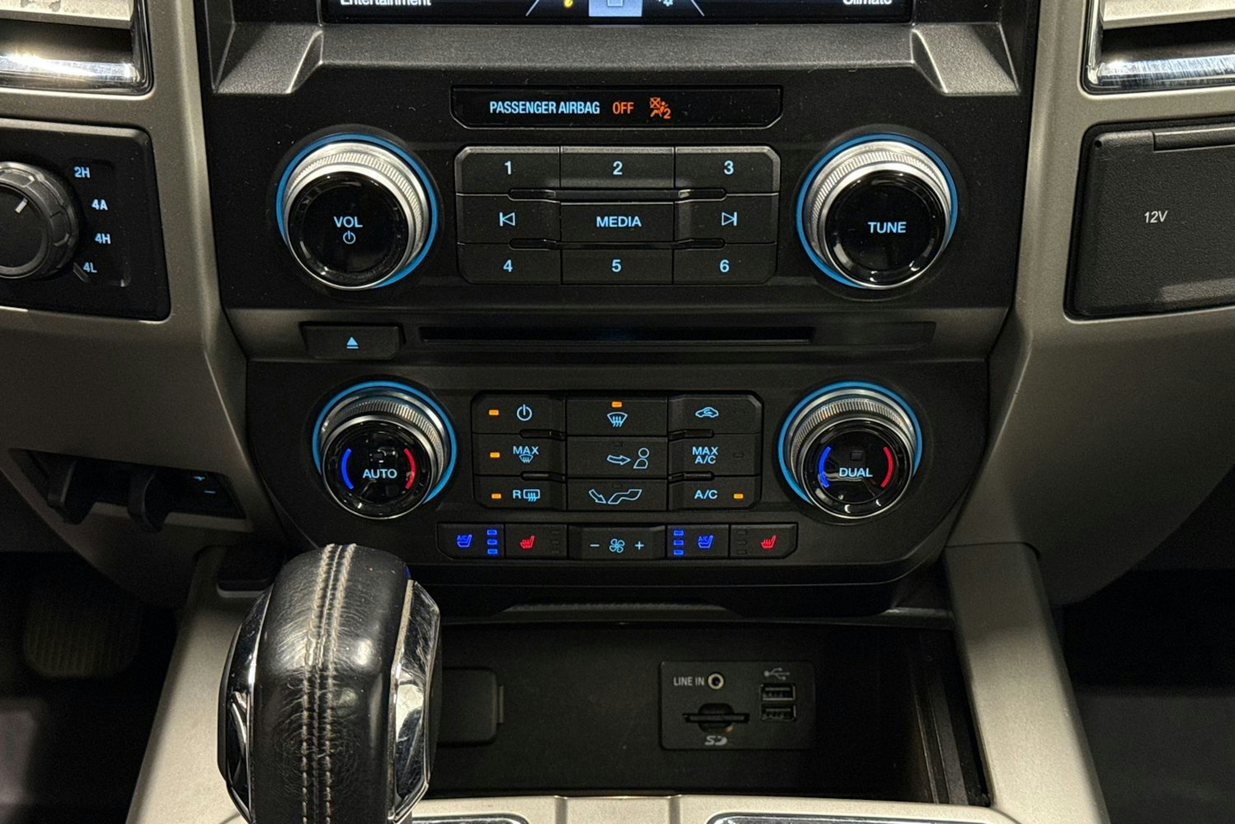 musta Ford F150 2015 kuva 15.