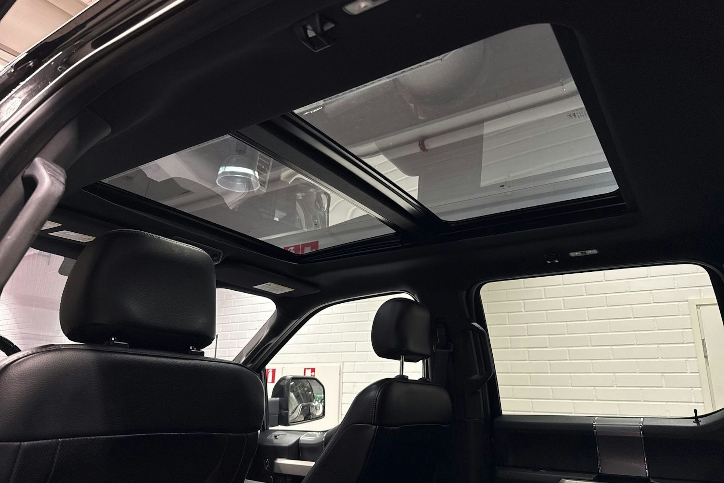 musta Ford F150 2015 kuva 17.