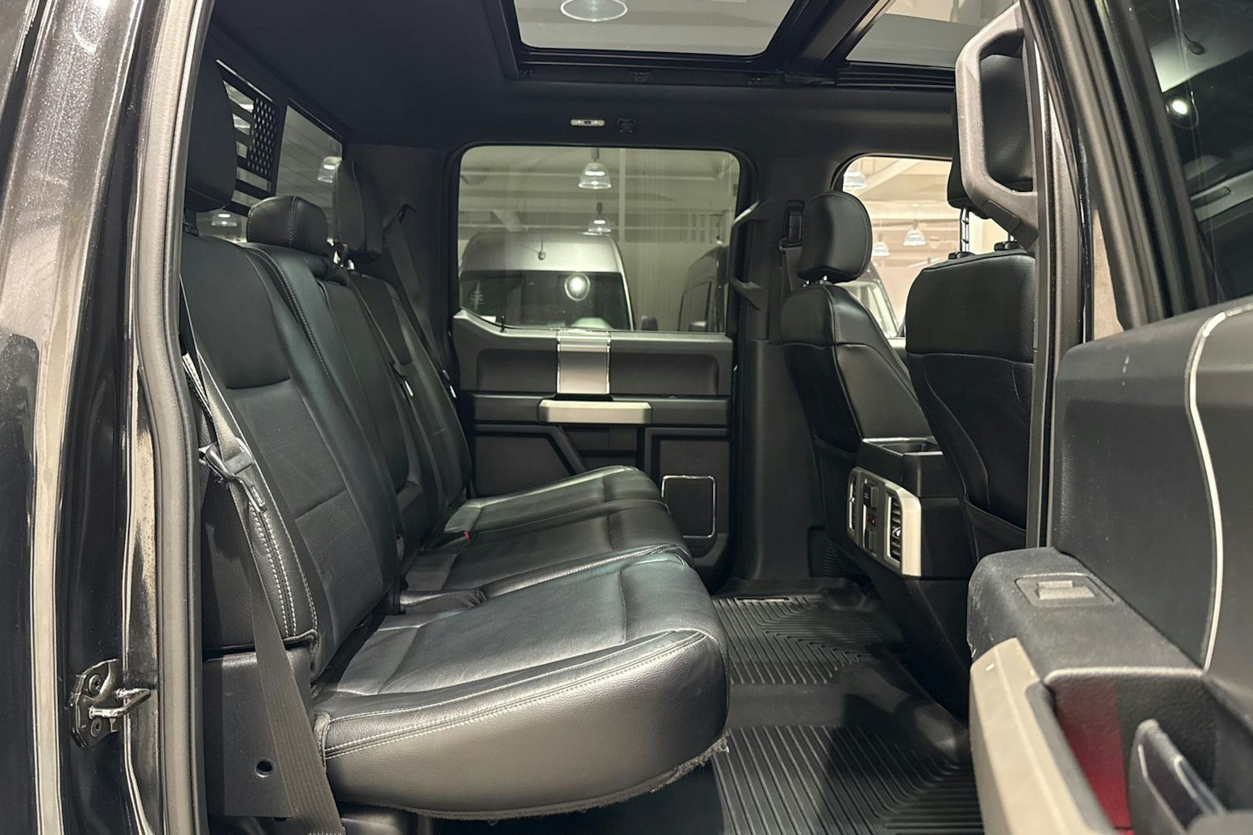 musta Ford F150 2015 kuva 19.